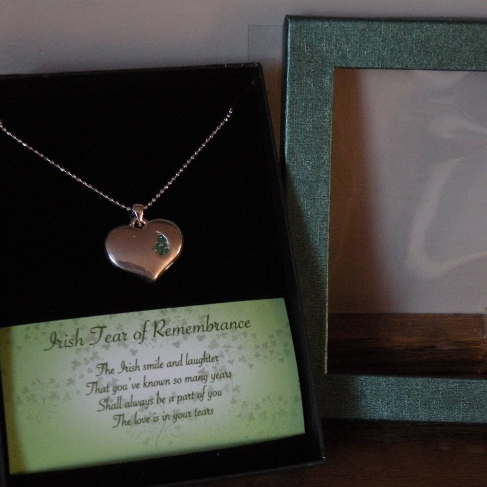 Necklace Irish Tears of Remembrance NIB New in box Green Teardrop